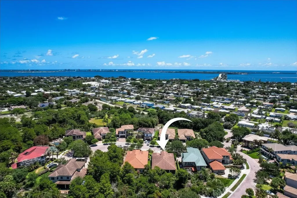 1042 NE Savanna Oaks Way Jensen Beach FL 34957