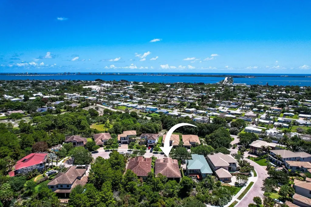 1042 NE Savanna Oaks Way Jensen Beach FL 34957