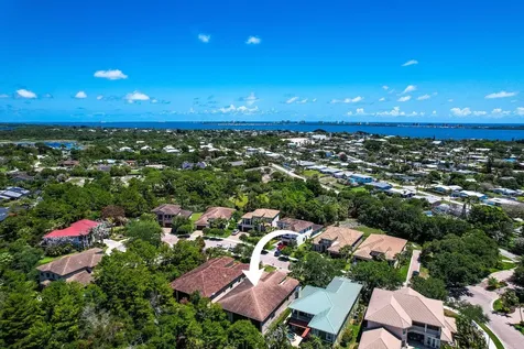 1042 NE Savanna Oaks Way Jensen Beach FL 34957