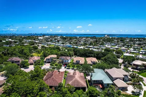1042 NE Savanna Oaks Way Jensen Beach FL 34957