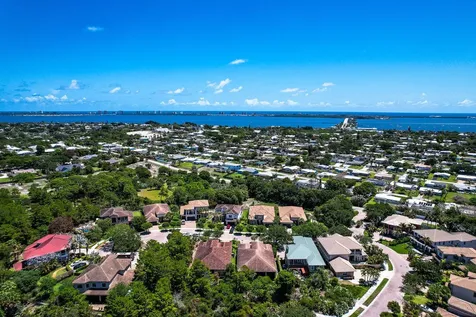 1042 NE Savanna Oaks Way Jensen Beach FL 34957