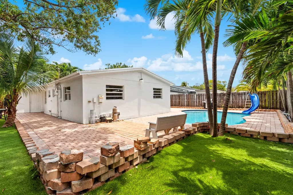 340 NE 26th Court Pompano Beach FL 33064