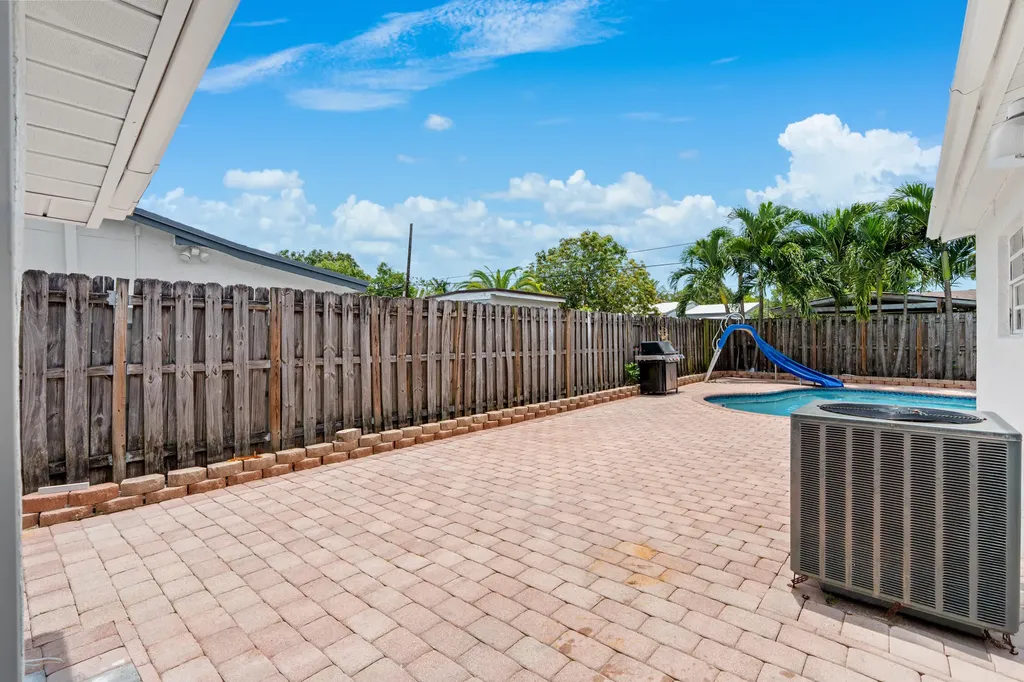 340 NE 26th Court Pompano Beach FL 33064