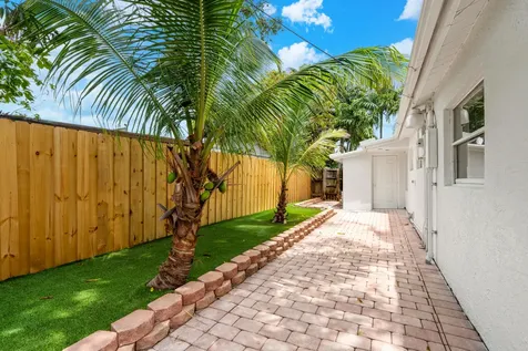 340 NE 26th Court Pompano Beach FL 33064