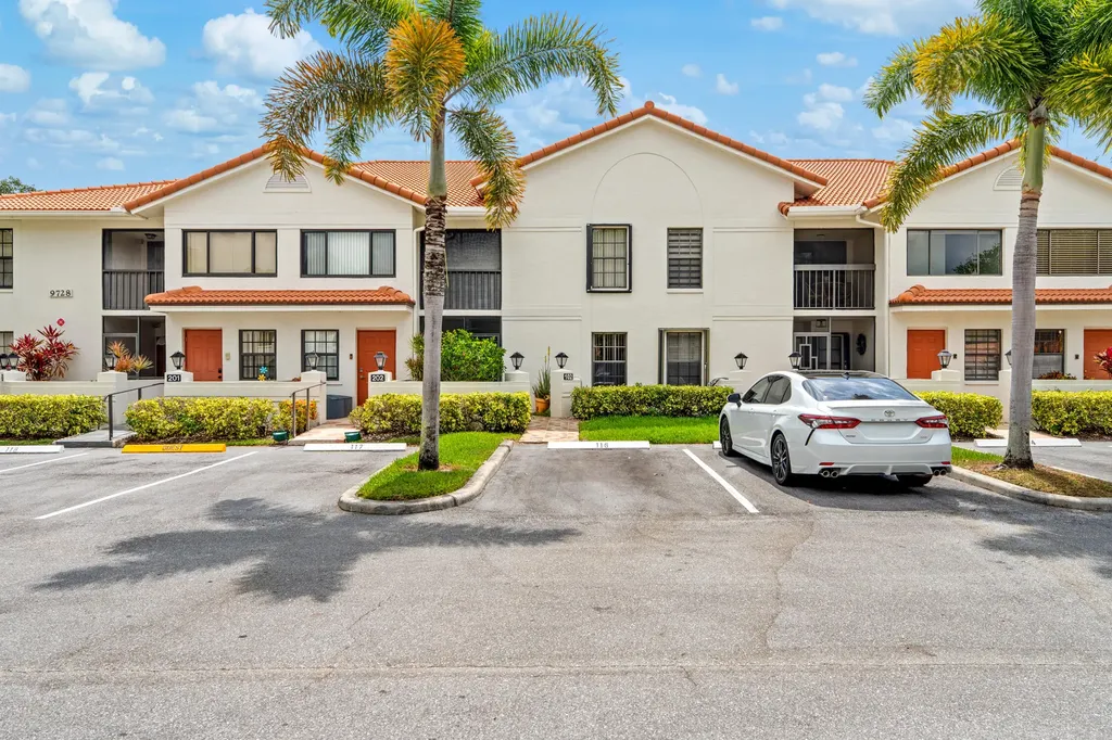 9728 Sills Drive E Boynton Beach FL 33437