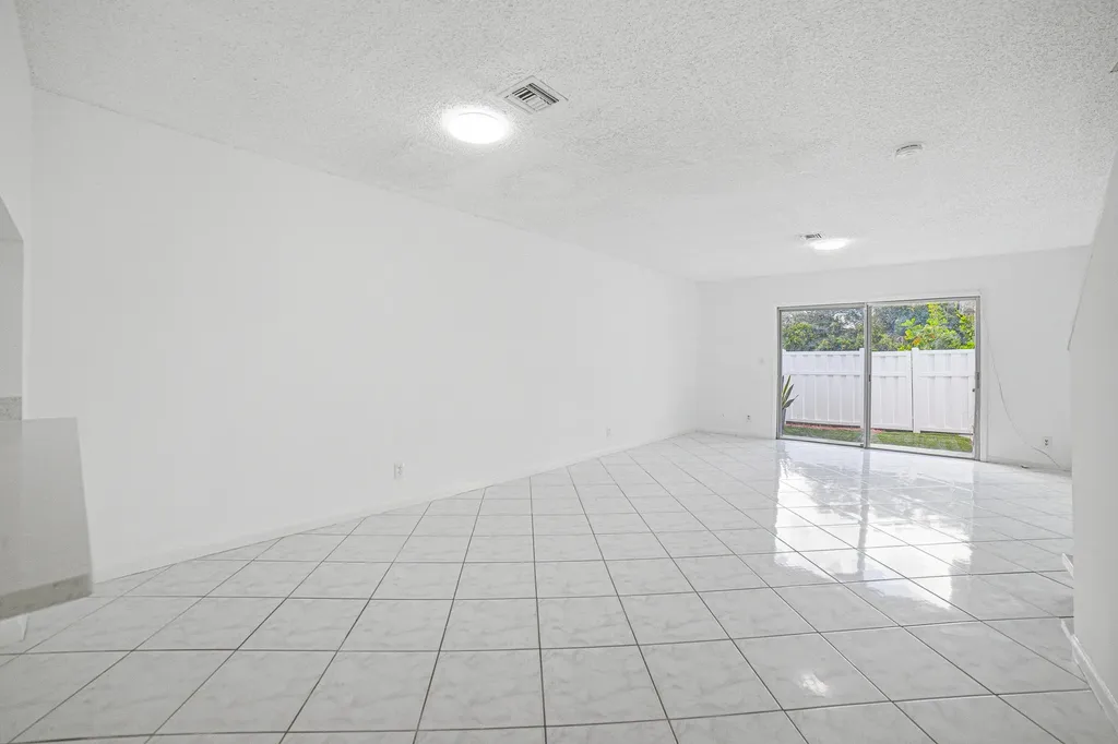 8207 Fairway Road Sunrise FL 33351