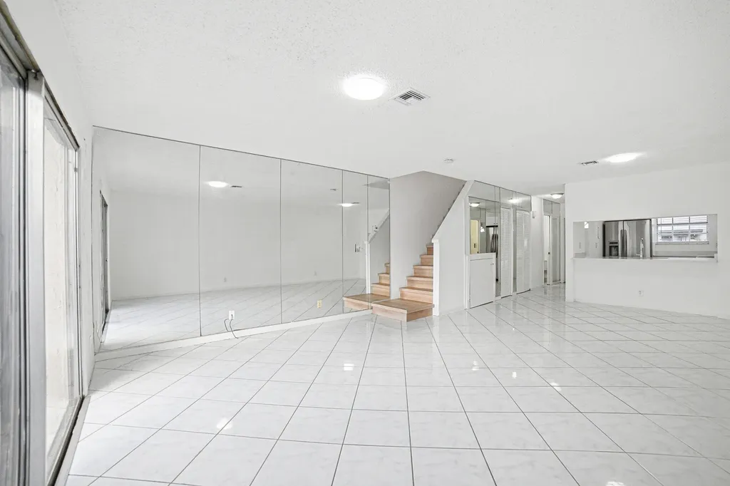 8207 Fairway Road Sunrise FL 33351