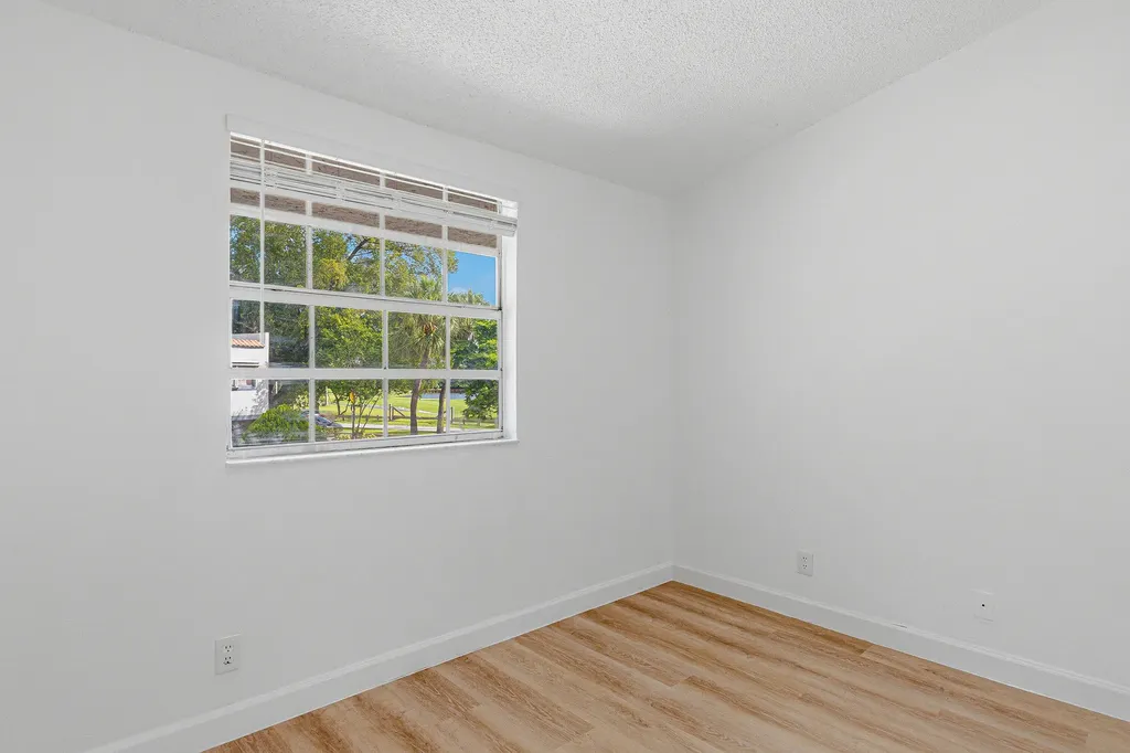 8207 Fairway Road Sunrise FL 33351