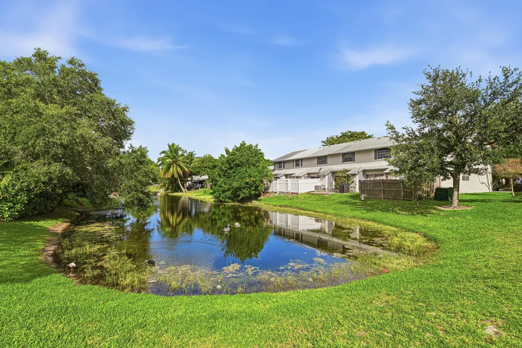 8207 Fairway Road Sunrise FL 33351
