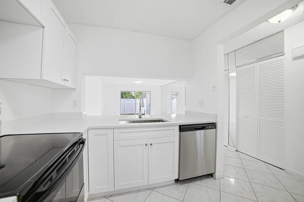 8207 Fairway Road Sunrise FL 33351