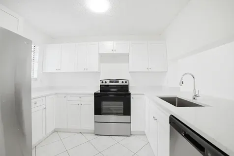 8207 Fairway Road Sunrise FL 33351