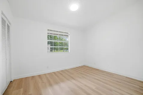 8207 Fairway Road Sunrise FL 33351