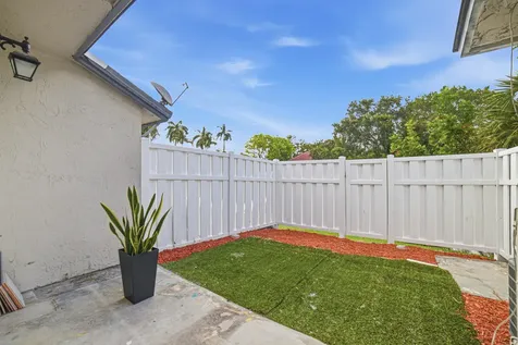 8207 Fairway Road Sunrise FL 33351