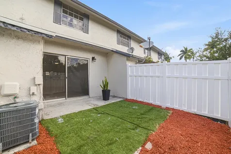 8207 Fairway Road Sunrise FL 33351