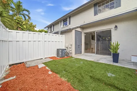 8207 Fairway Road Sunrise FL 33351