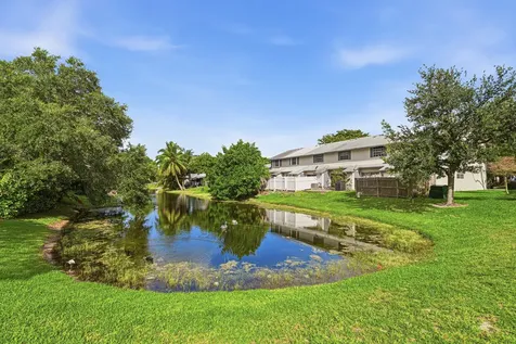 8207 Fairway Road Sunrise FL 33351