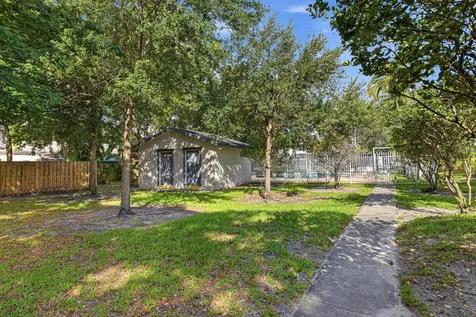 8207 Fairway Road Sunrise FL 33351