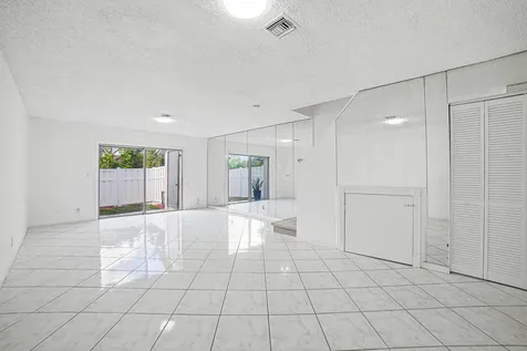 8207 Fairway Road Sunrise FL 33351