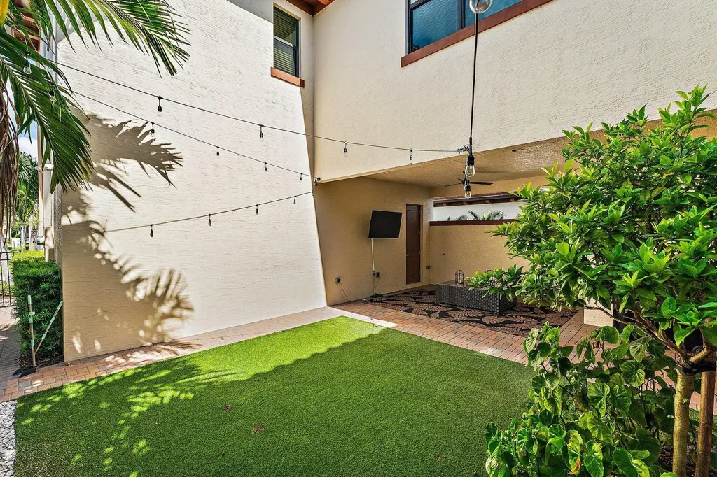 1077 Faulkner Terrace Palm Beach Gardens FL 33418