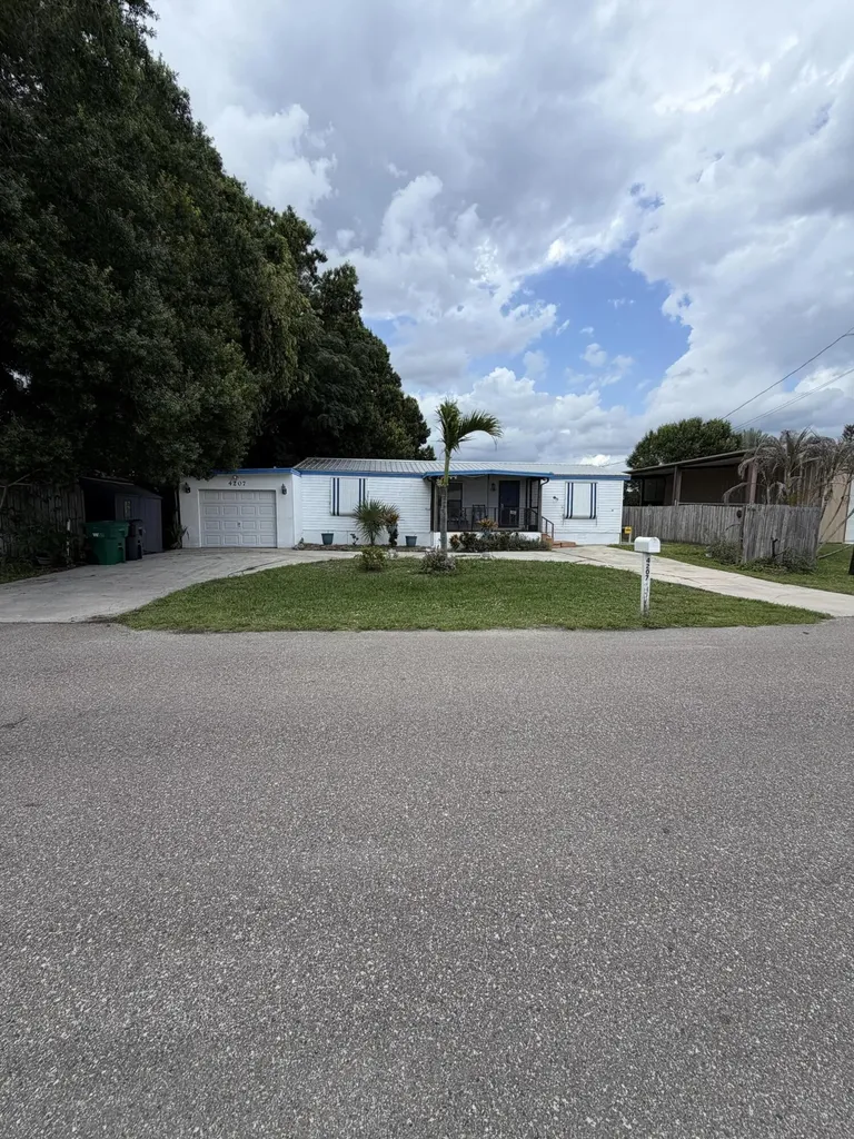 4207 SE 27th Street Okeechobee FL 34974