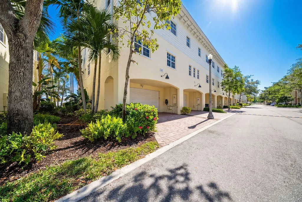 261 SW 6th Place Pompano Beach FL 33060