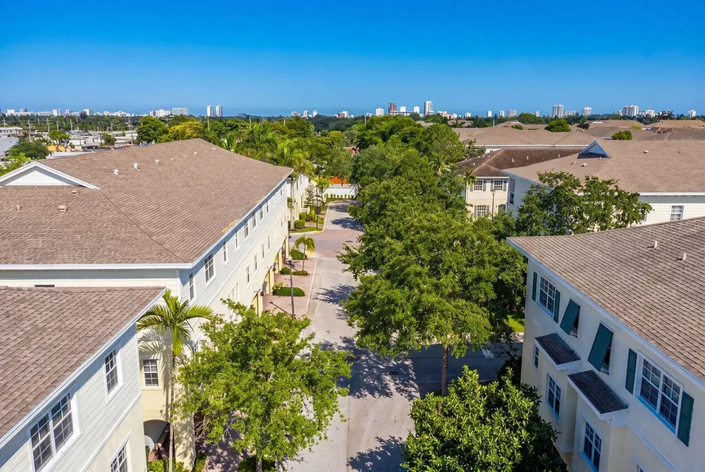261 SW 6th Place Pompano Beach FL 33060
