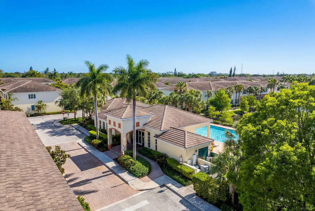 261 SW 6th Place Pompano Beach FL 33060