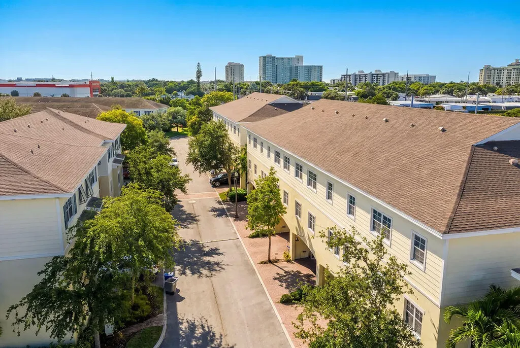 261 SW 6th Place Pompano Beach FL 33060