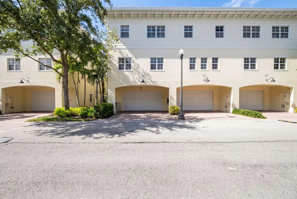 261 SW 6th Place Pompano Beach FL 33060