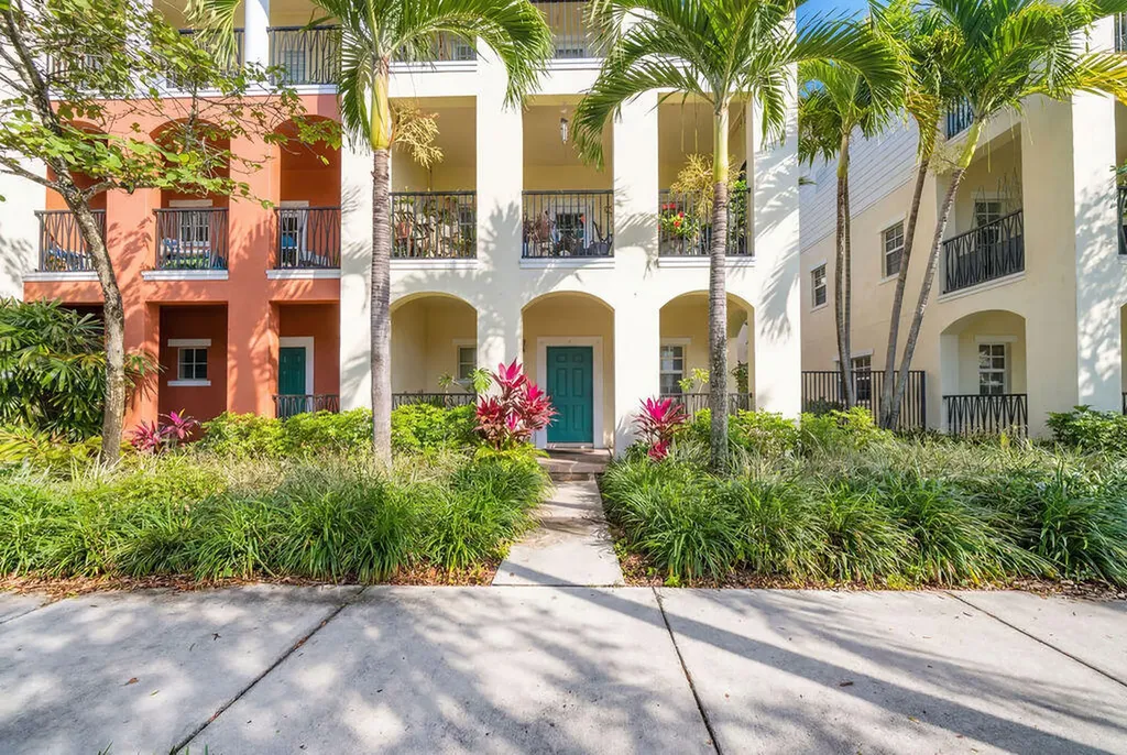 261 SW 6th Place Pompano Beach FL 33060