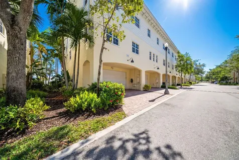 261 SW 6th Place Pompano Beach FL 33060