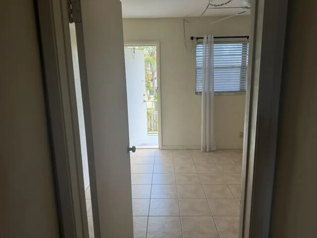 660 Glouchester Street Boca Raton FL 33487