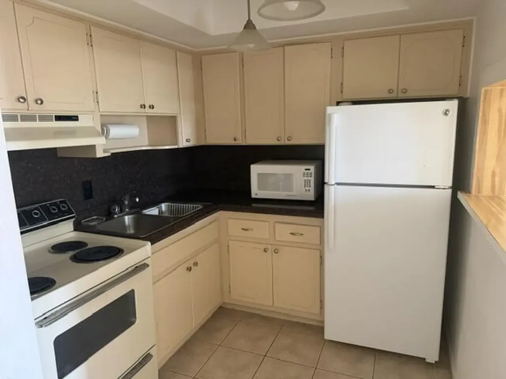660 Glouchester Street Boca Raton FL 33487