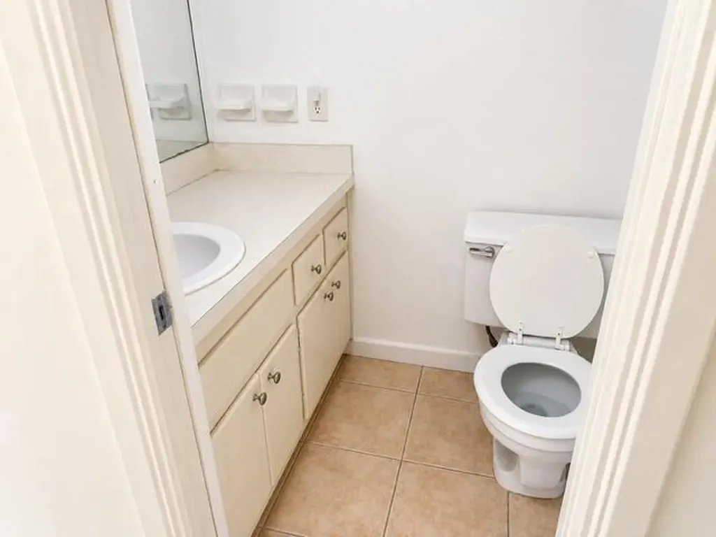 660 Glouchester Street Boca Raton FL 33487