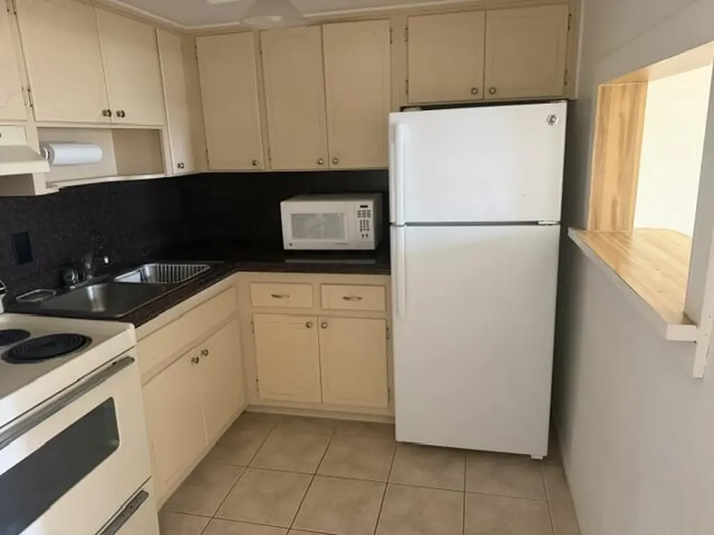 660 Glouchester Street Boca Raton FL 33487