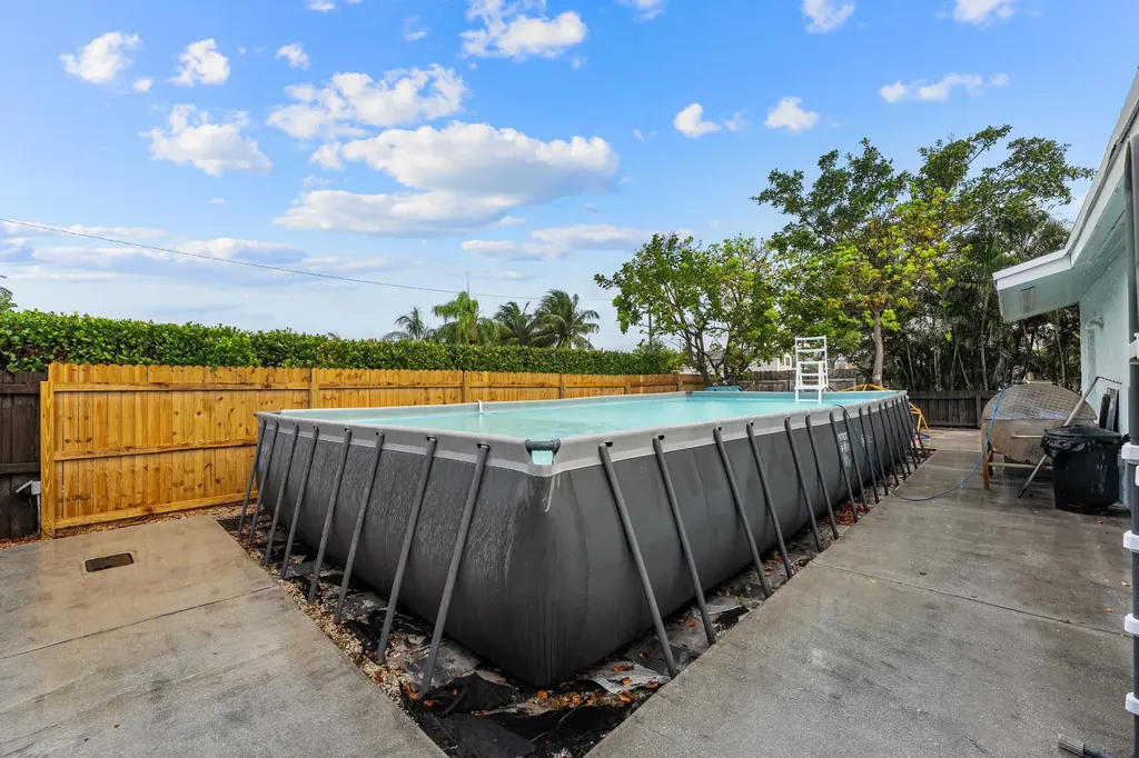 518 Minnesota Street Lantana FL 33462