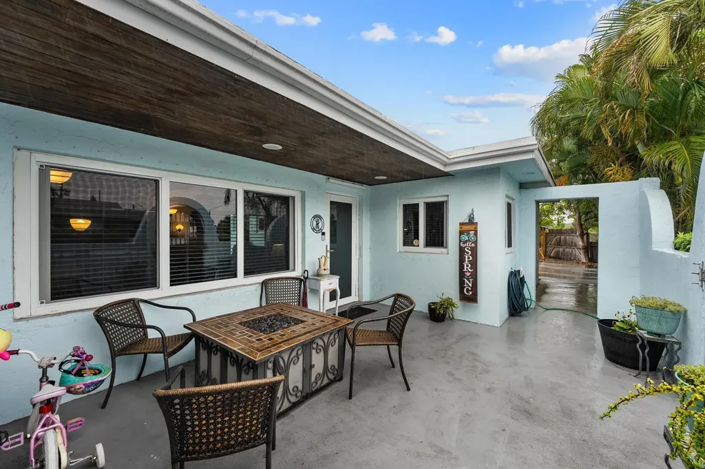 518 Minnesota Street Lantana FL 33462