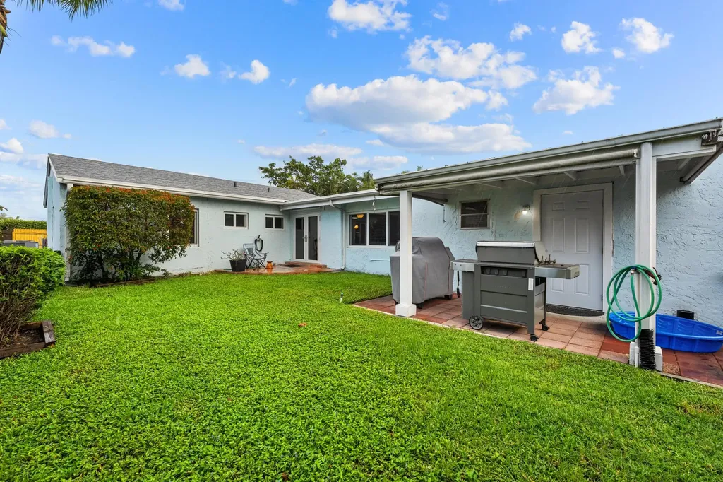 518 Minnesota Street Lantana FL 33462