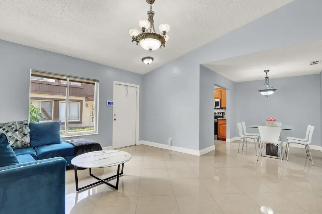 5272 Bosque Lane West Palm Beach FL 33415