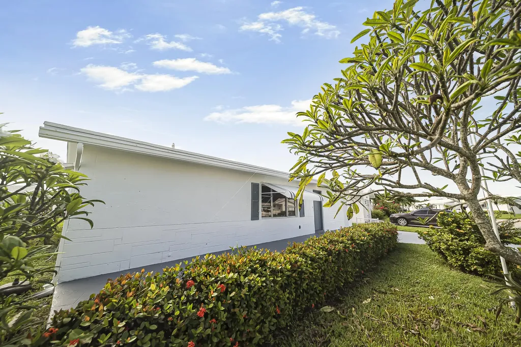 2106 Alfred Drive Boynton Beach FL 33426