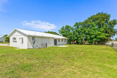 3364 Grove Road Palm Beach Gardens FL 33410