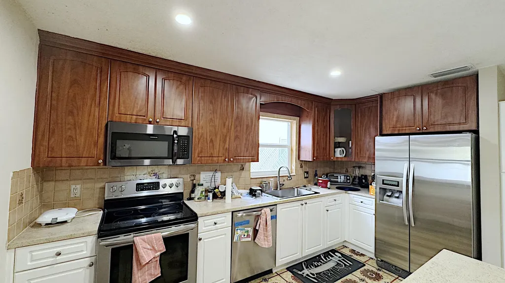 411 SE 4th Street Dania Beach FL 33004