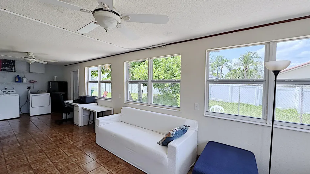 411 SE 4th Street Dania Beach FL 33004