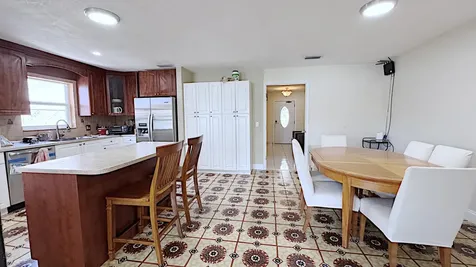411 SE 4th Street Dania Beach FL 33004