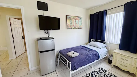 411 SE 4th Street Dania Beach FL 33004