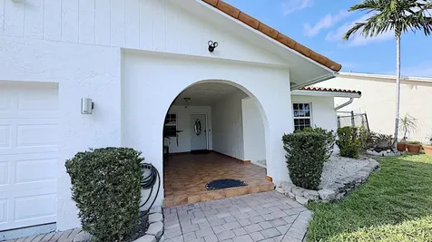 411 SE 4th Street Dania Beach FL 33004