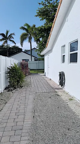 411 SE 4th Street Dania Beach FL 33004