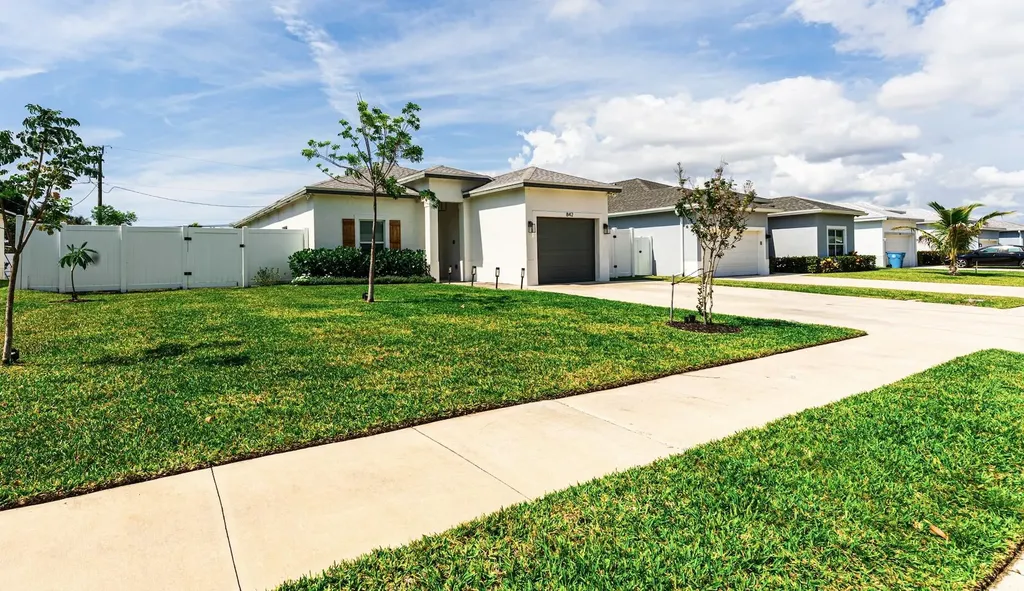 842 NW 9th Avenue Boynton Beach FL 33426