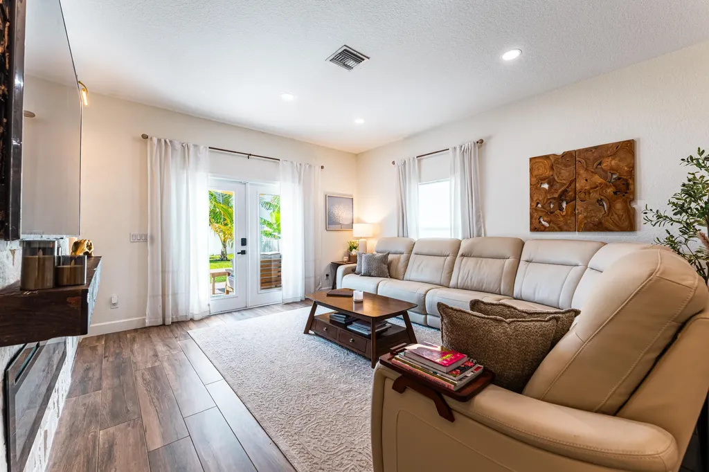842 NW 9th Avenue Boynton Beach FL 33426