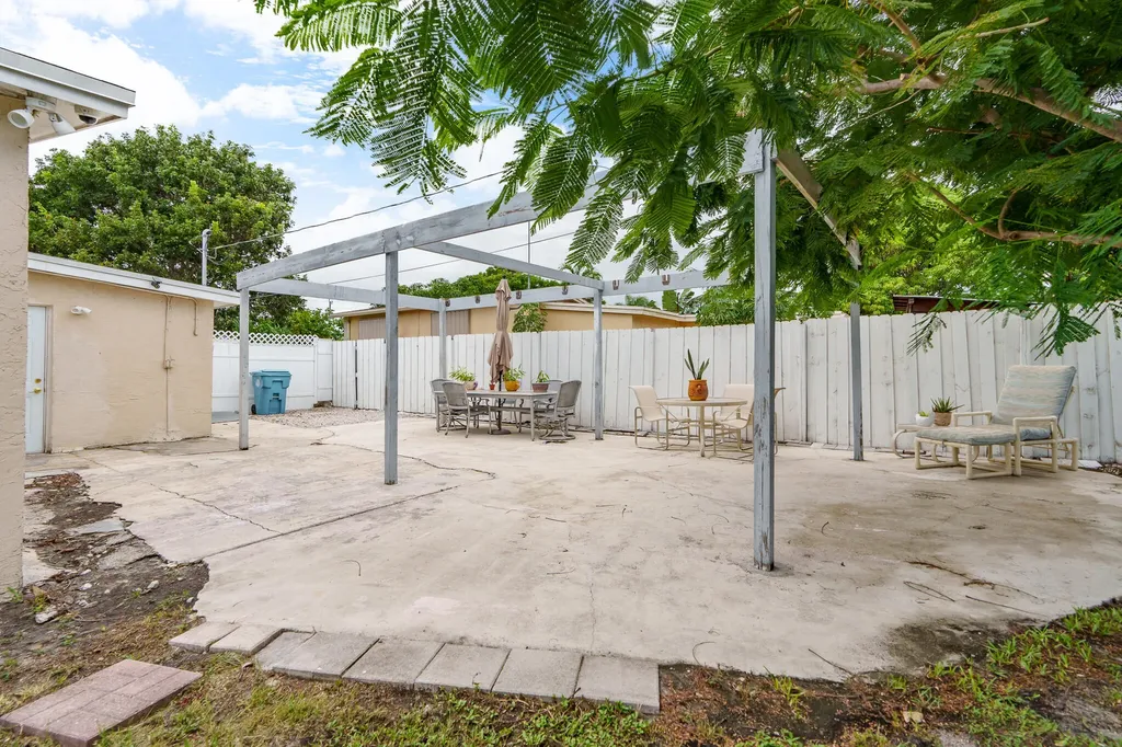 201 NE 28th Court Boynton Beach FL 33435